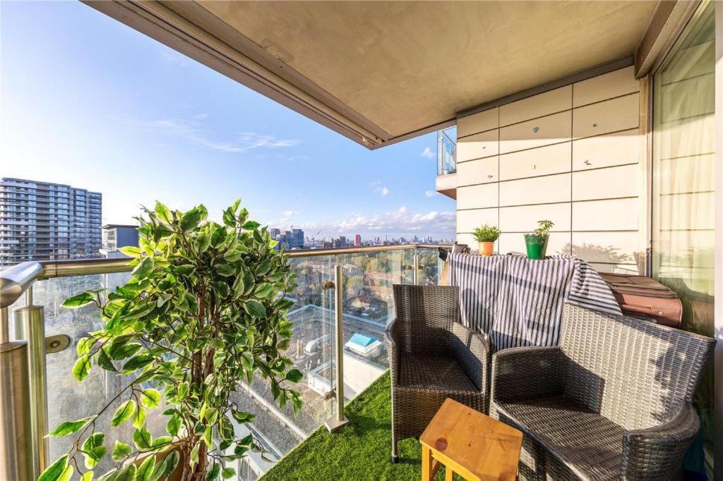 Two Bedroom Apartment - London Excel Stays Bagian luar foto