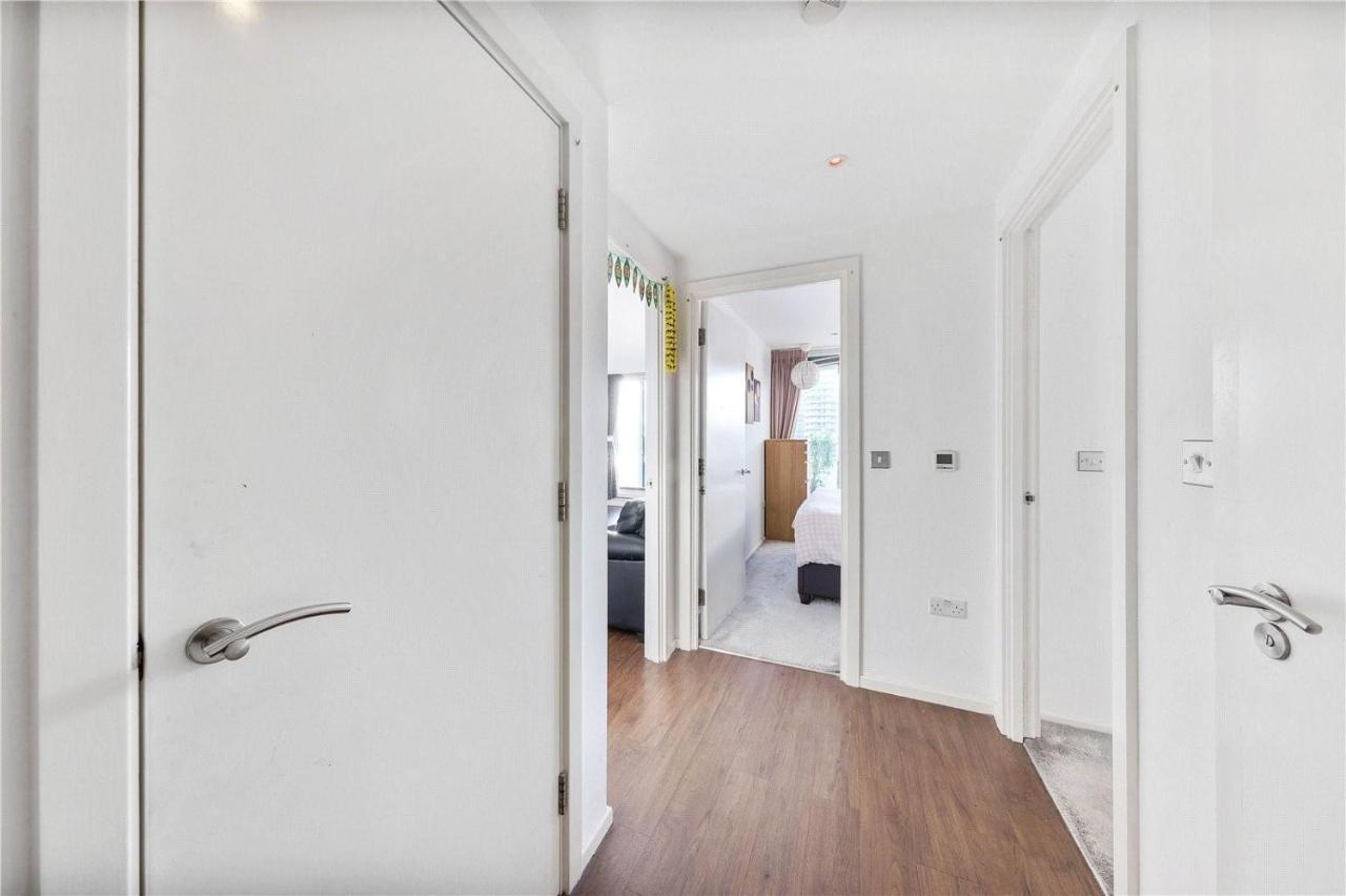 Two Bedroom Apartment - London Excel Stays Bagian luar foto